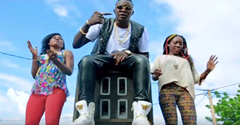 LIL BOULA Feat. SIDIKI DIABATE – M’BESSÉ (CLIP)